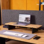 biurko z nadstawką na laptop