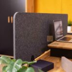 biurko z osłoną PET