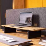 biurko z tylną ścianką PET