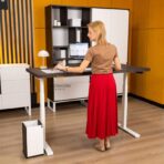 biurko z automatyczną regulacją wysokości
