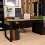 designerskie biurko w kolorze ciemnego drewna