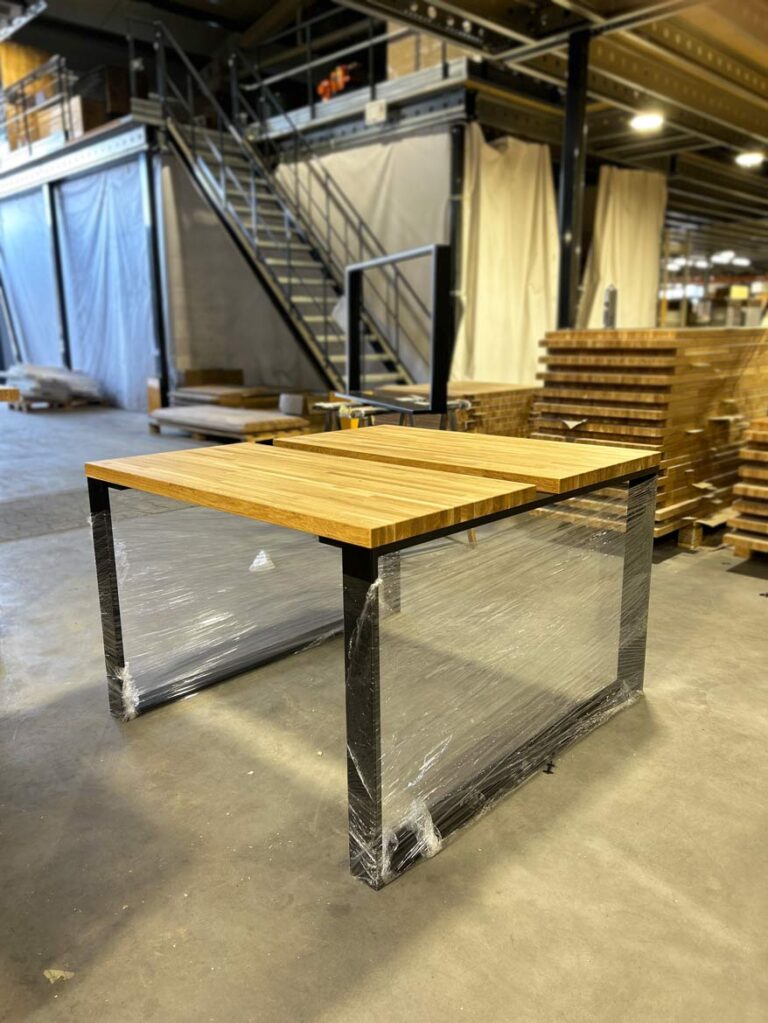 biurko bench z drewnianym blatem
