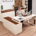 biurko do gabinetu z szafką boczną i elegancką linią