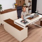 biurko do pracy biurowej