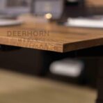 biurko regulowane z drewnianym blatem