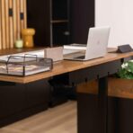 biurko z napędem elektrycznym