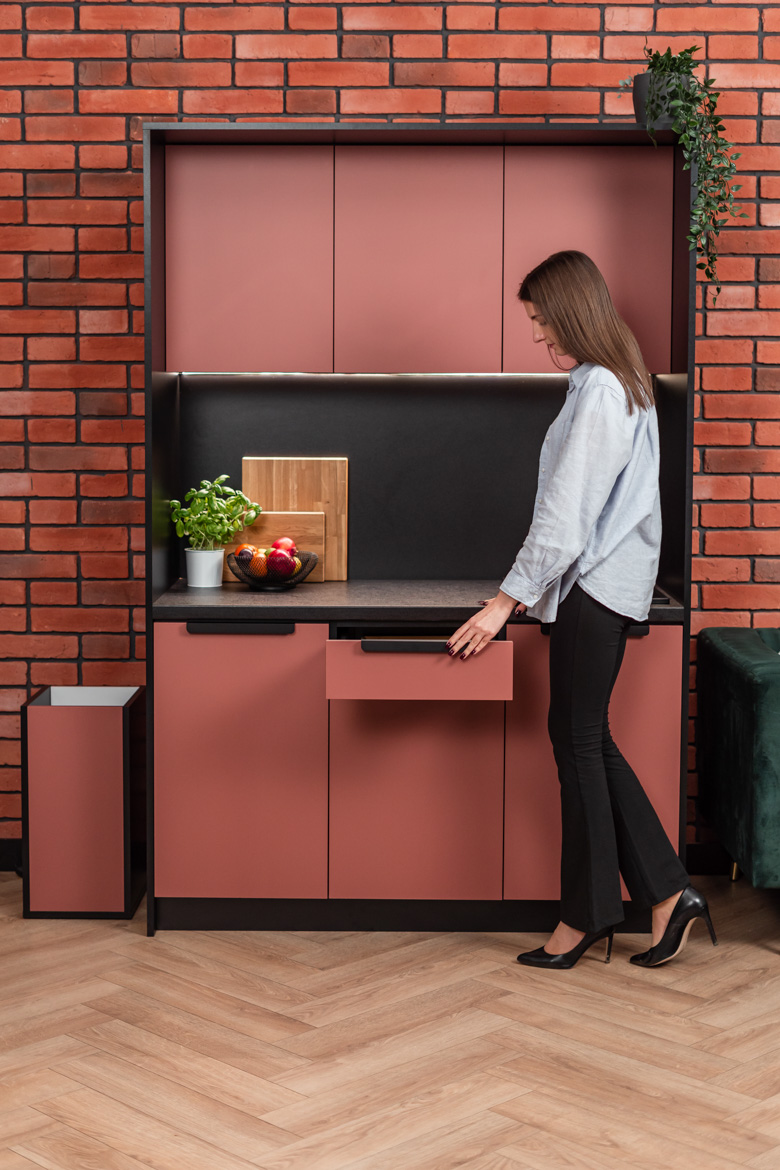 biurowy-aneks-kuchenny-z-oswietleniem biurowy aneks kuchenny