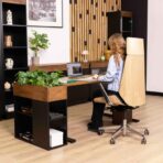 minimalistyczne biurko do gabinetu