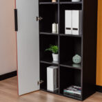 regał nowoczesny z drzwiami