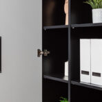 regał premium z półkami i frontem