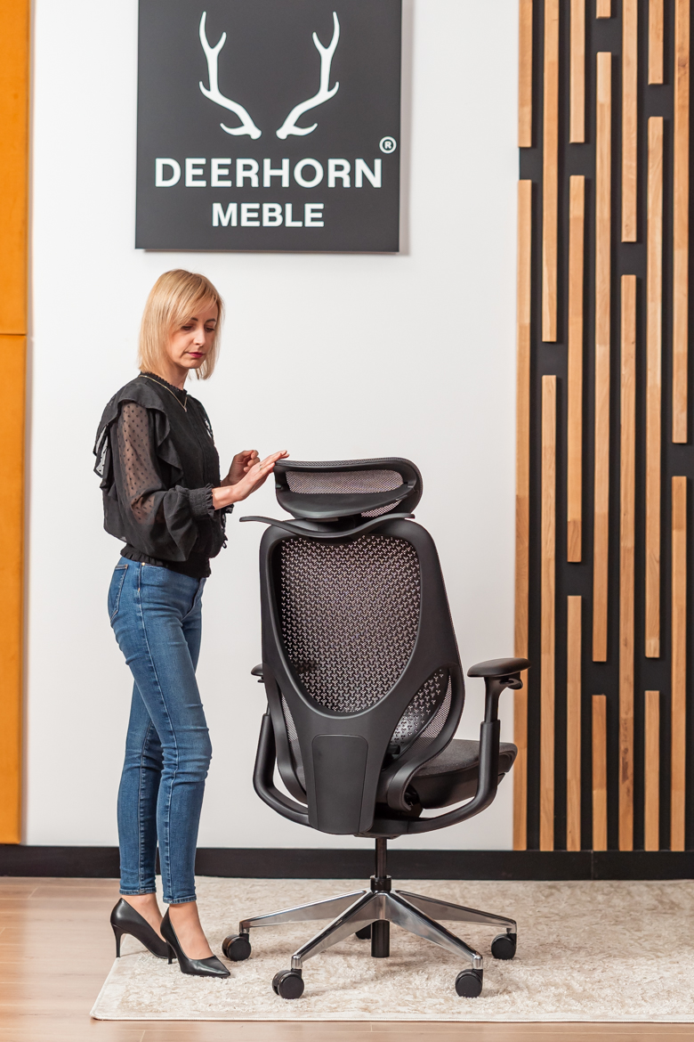 fotel-biurowy-z-siatkowym-oparciem fotel biurkowy z siatkowym oparciem