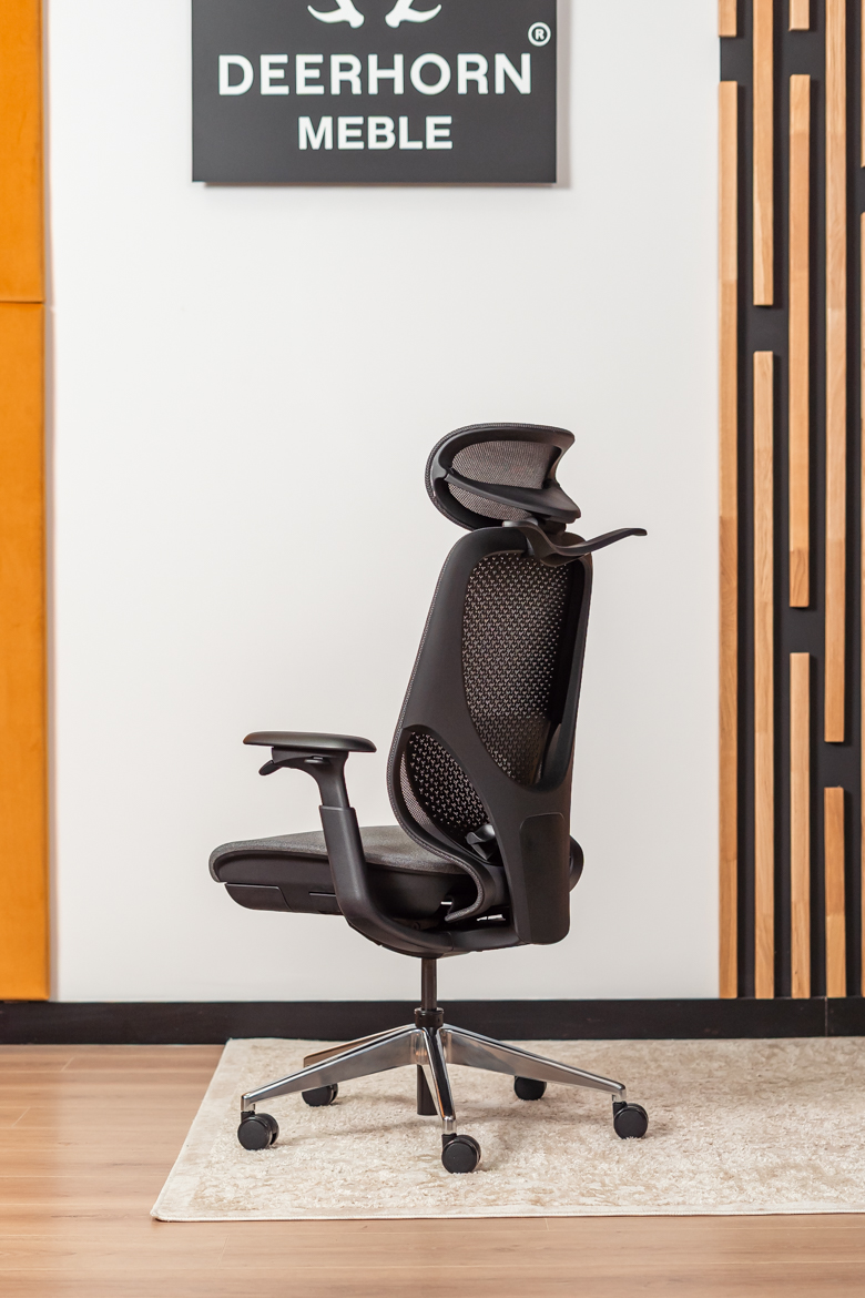 fotel-do-biura-z-miekkim-siedziskiem fotel do biurka z miękkim siedziskiem