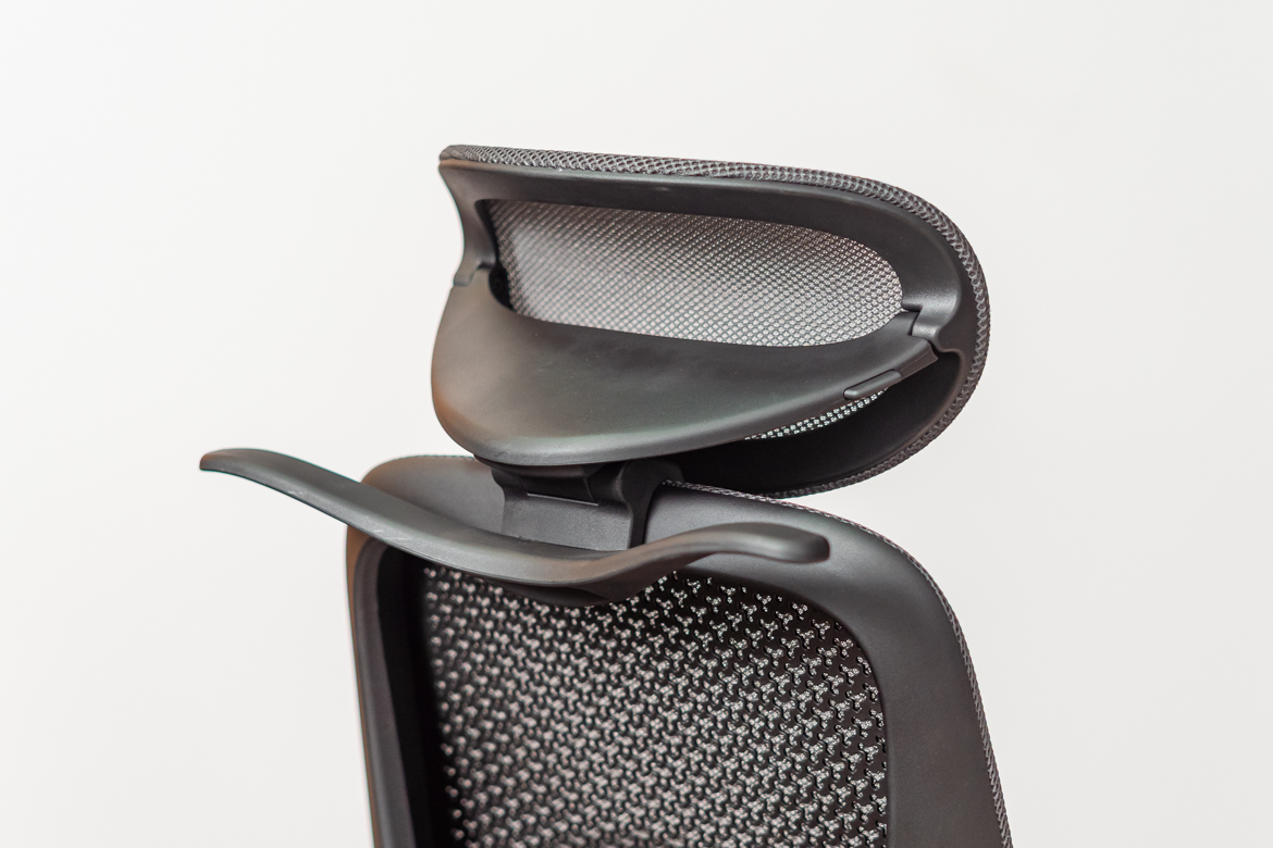 fotel-obrotowy-z-regulowanym-zaglowkiem fotel obrotowy z regulowanym zagłówkiem