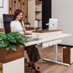 komplet mebli z biurkiem elektrycznym