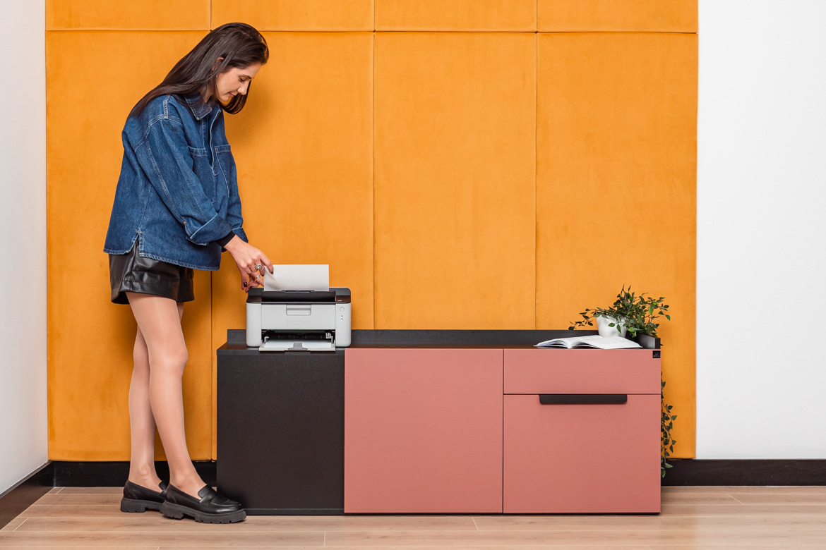 kontener-przy-biurku-do-uporzadkowania-biura kontener przy biurku do uporządkowania biura