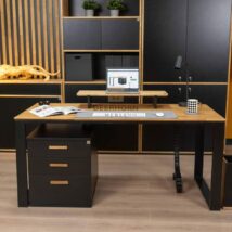 meble biurowe czarne z drewnem nowoczesne