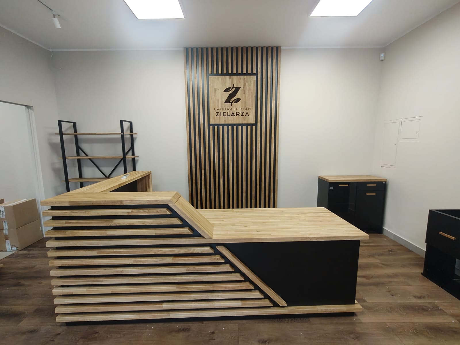 Lada sklepowa Laboratorium Zielarza z Grodziska Mazowieckiego