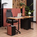 biurko do pracy w pozycji stojącej