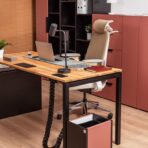 biurko z kontenerkiem z półkami