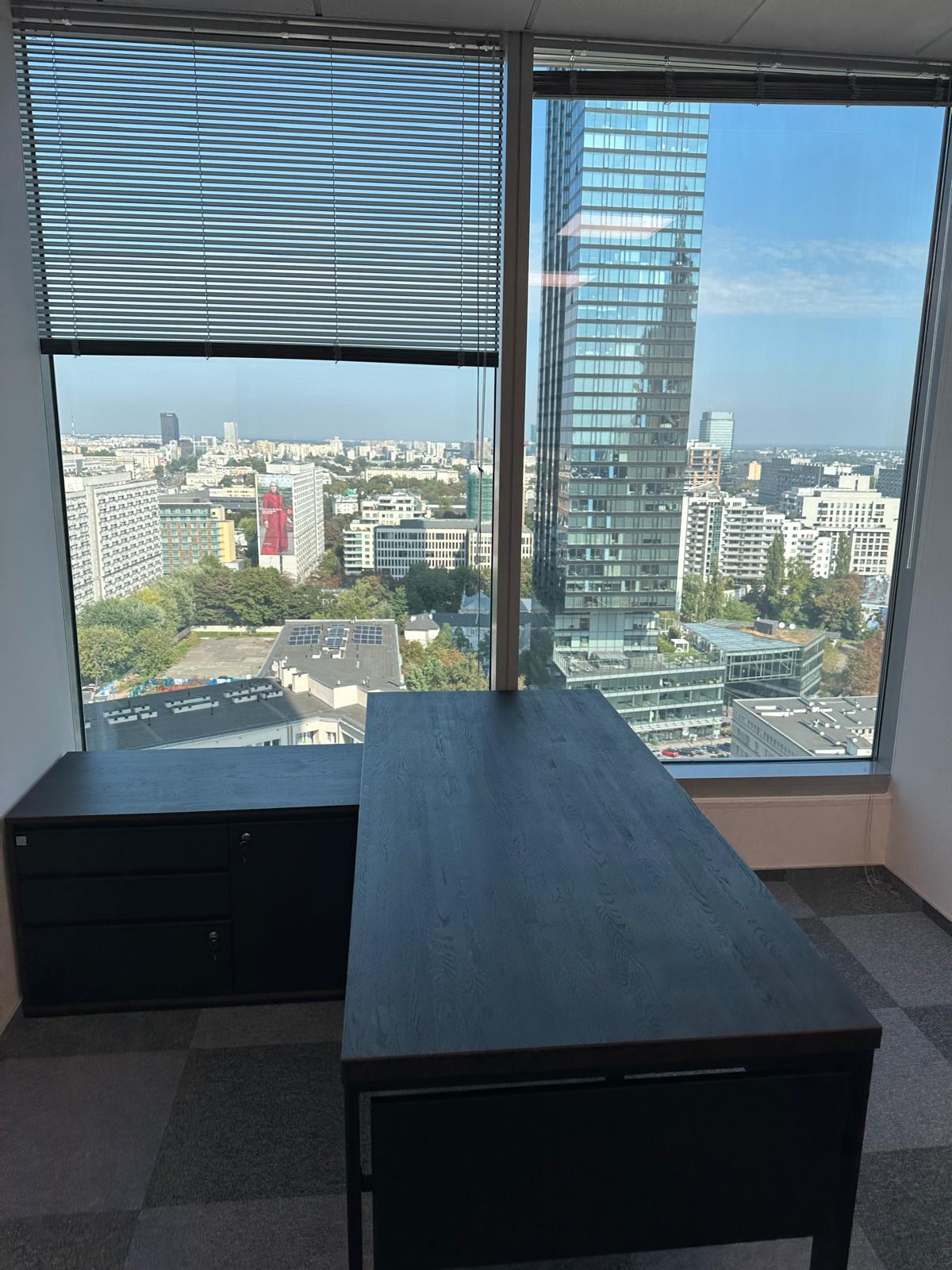 Biurko dla China Construction Bank w Warszawie