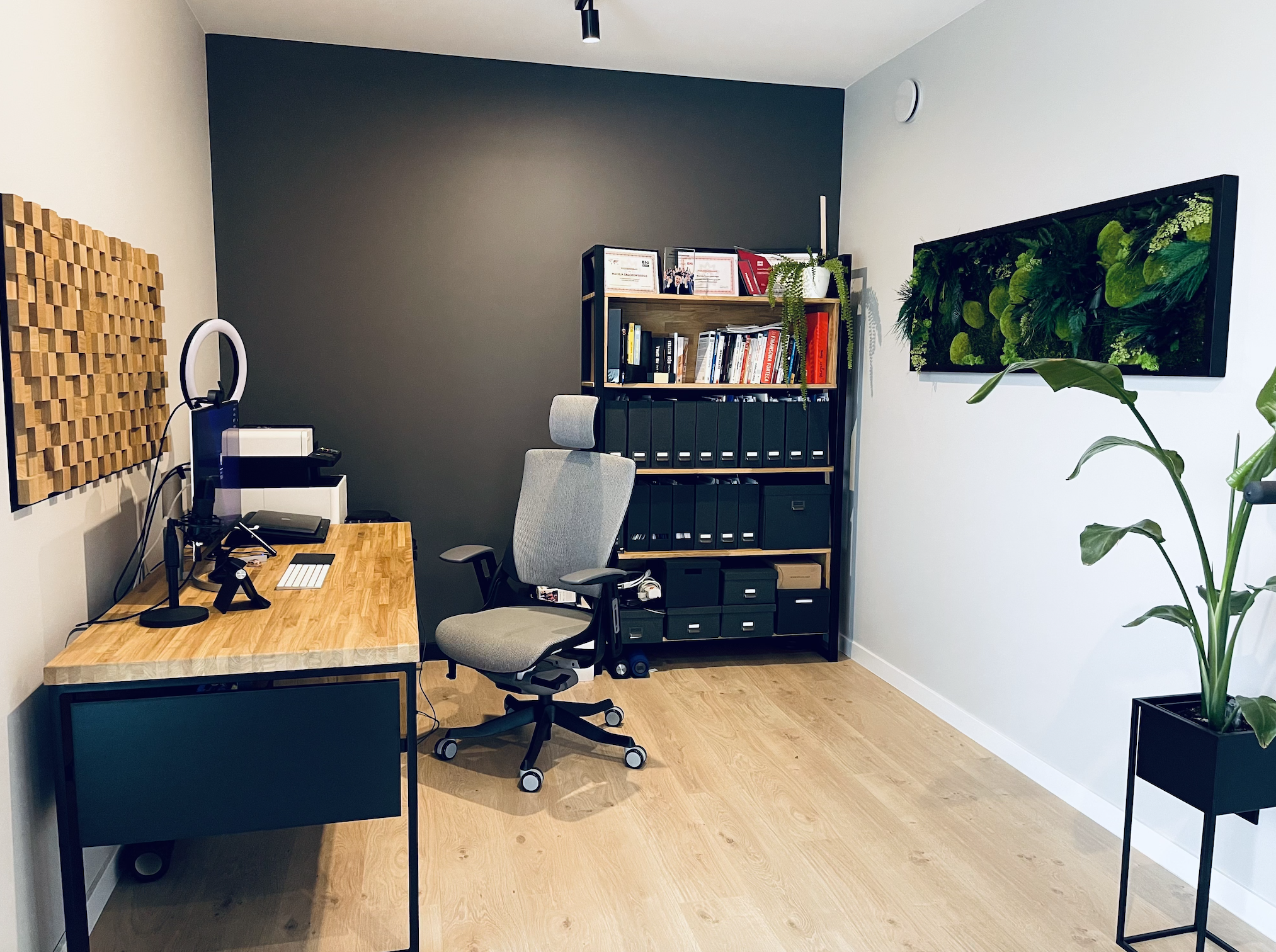 Nowoczesne biuro IT w Rzeszowie wyposażone w meble Deerhorn