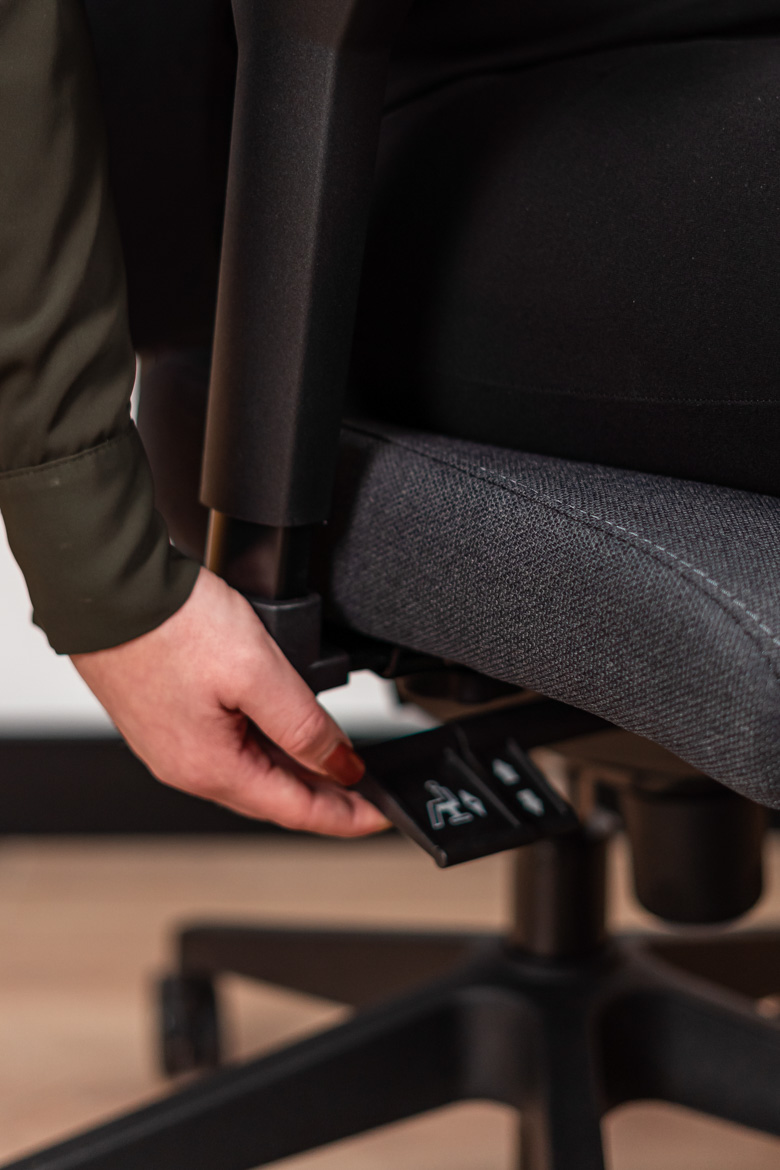 fotel-biurowy-z-miekkim-siedziskiem fotel biurowy z miękkim siedziskiem