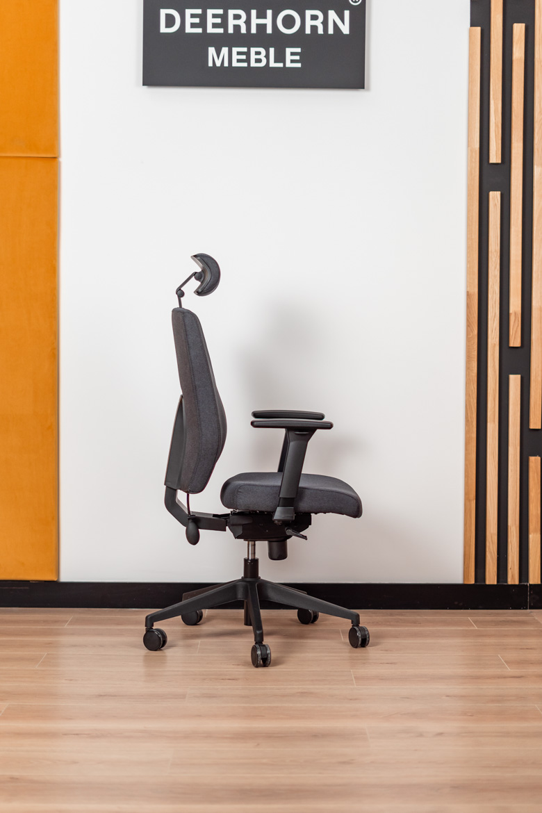 fotel-biurowy-z-zaglowkiem fotel biurowy z zagłówkiem