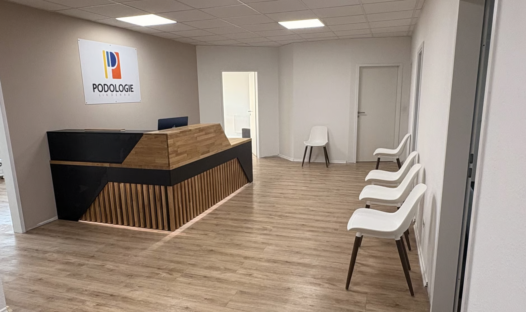 Nowoczesna recepcja medyczna w Podologie Lindenau w Niemczech – realizacja Deerhorn
