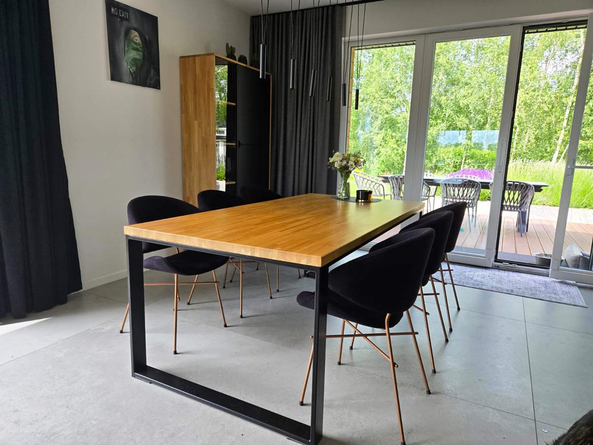 Elegancka jadalnia z loftowym stołem Deerhorn – projekt w Krakowie