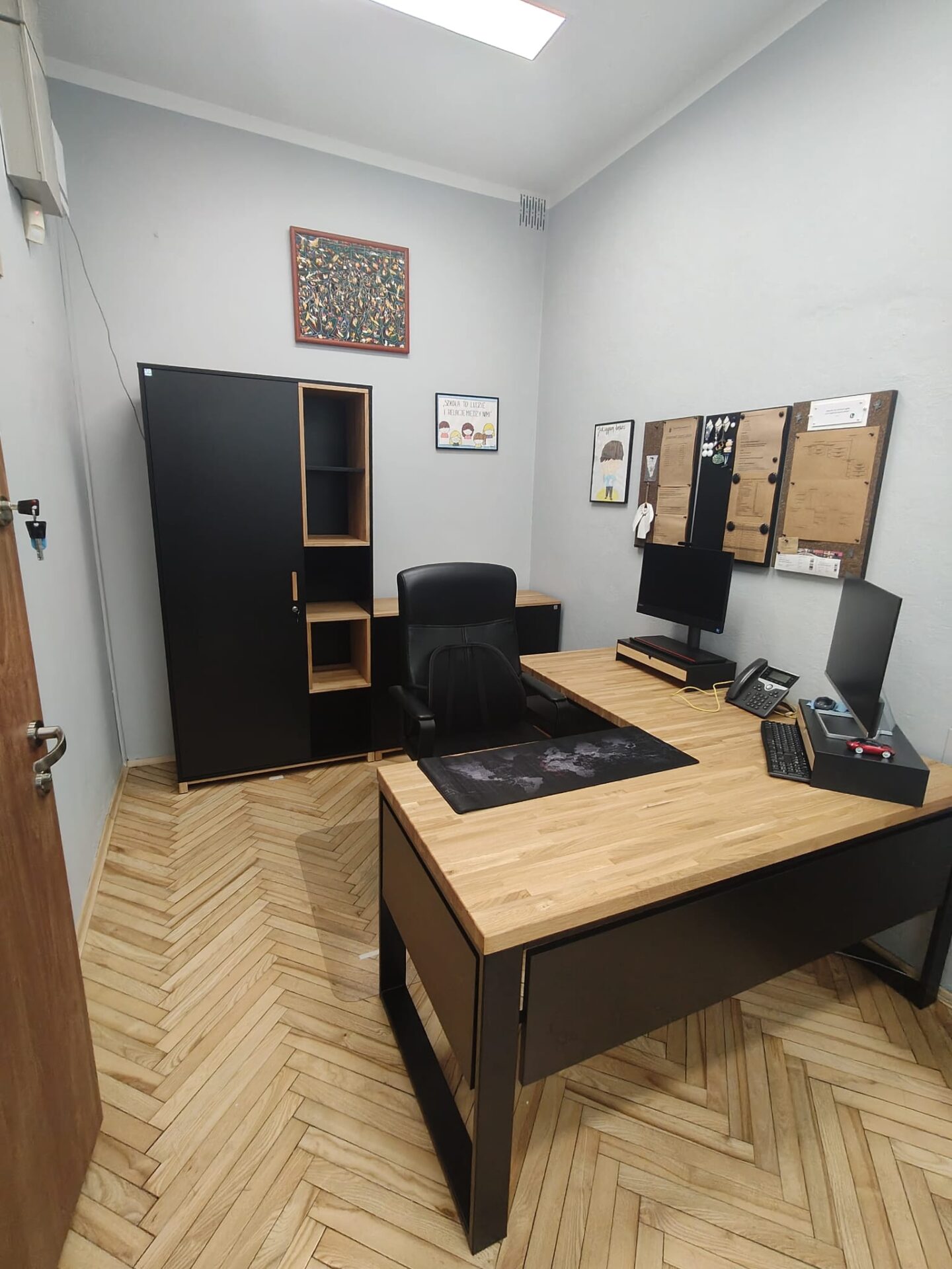 Biurko nauczycielskie z dostawa do Wrocławia