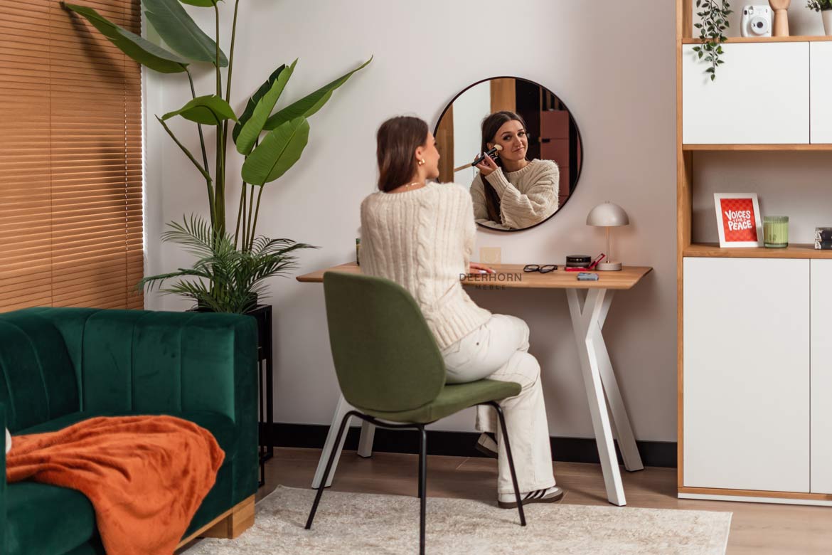 biurko toaletka do małego miekszania