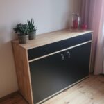 Nowoczesna komoda drewniana z szufladą
