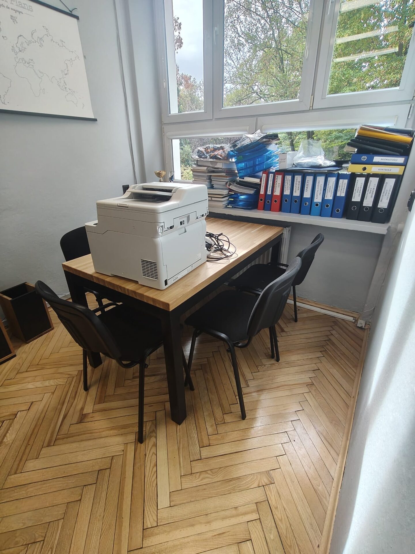 Stół premium do pokoju nauczycielskiego
