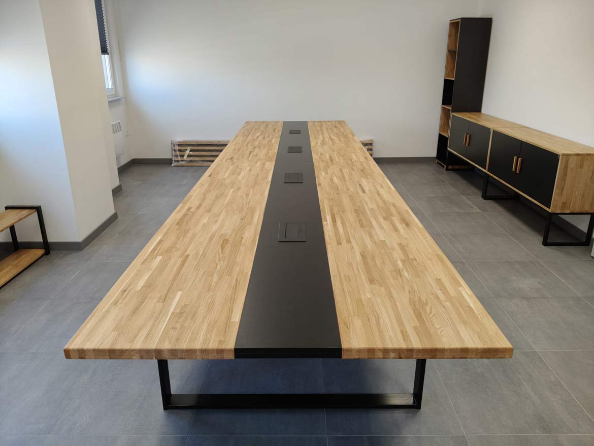 10-metrowy stół konferencyjny dla Grupy Polmlek w Warszawie