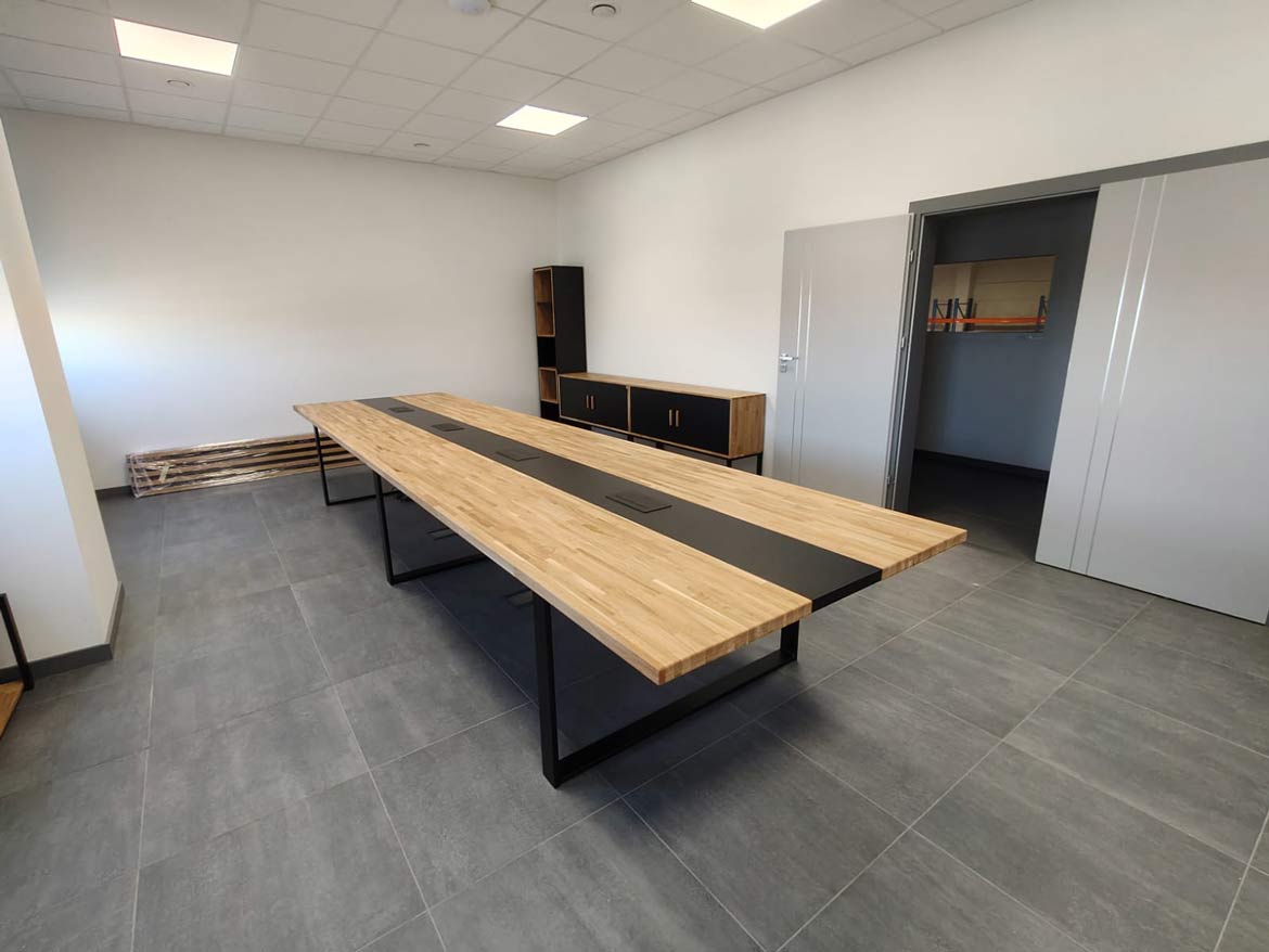 10-metrowy stół konferencyjny dla Grupy Polmlek w Warszawie