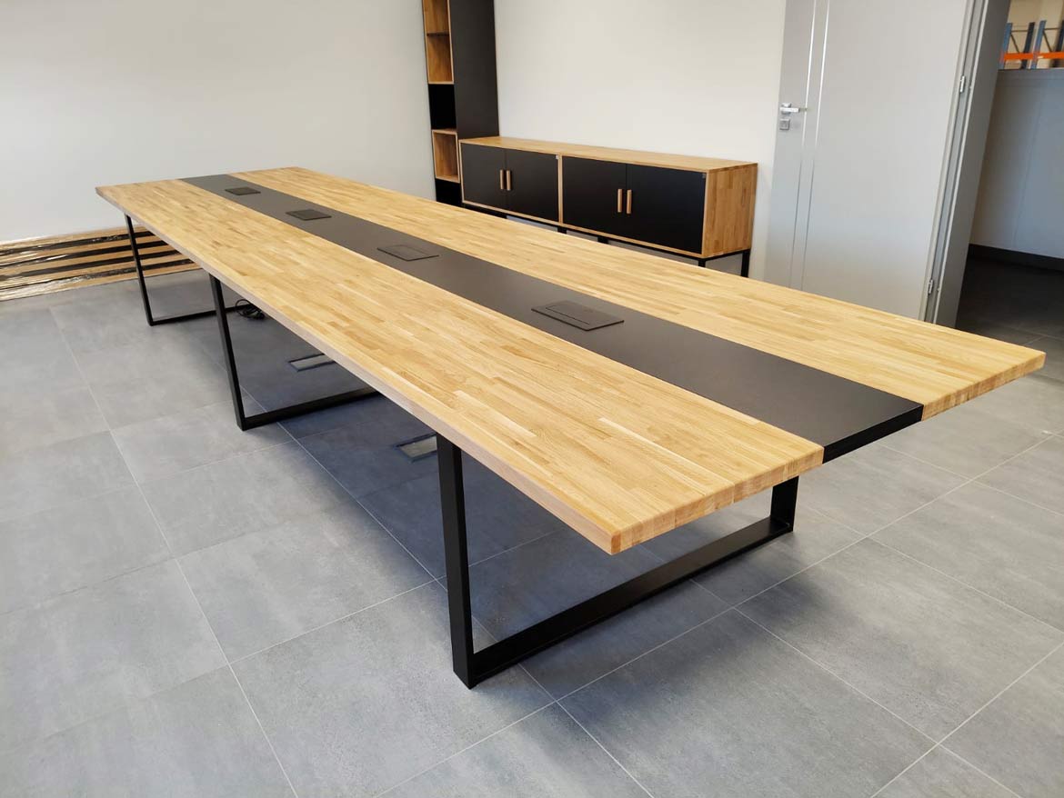 10-metrowy stół konferencyjny dla Grupy Polmlek w Warszawie