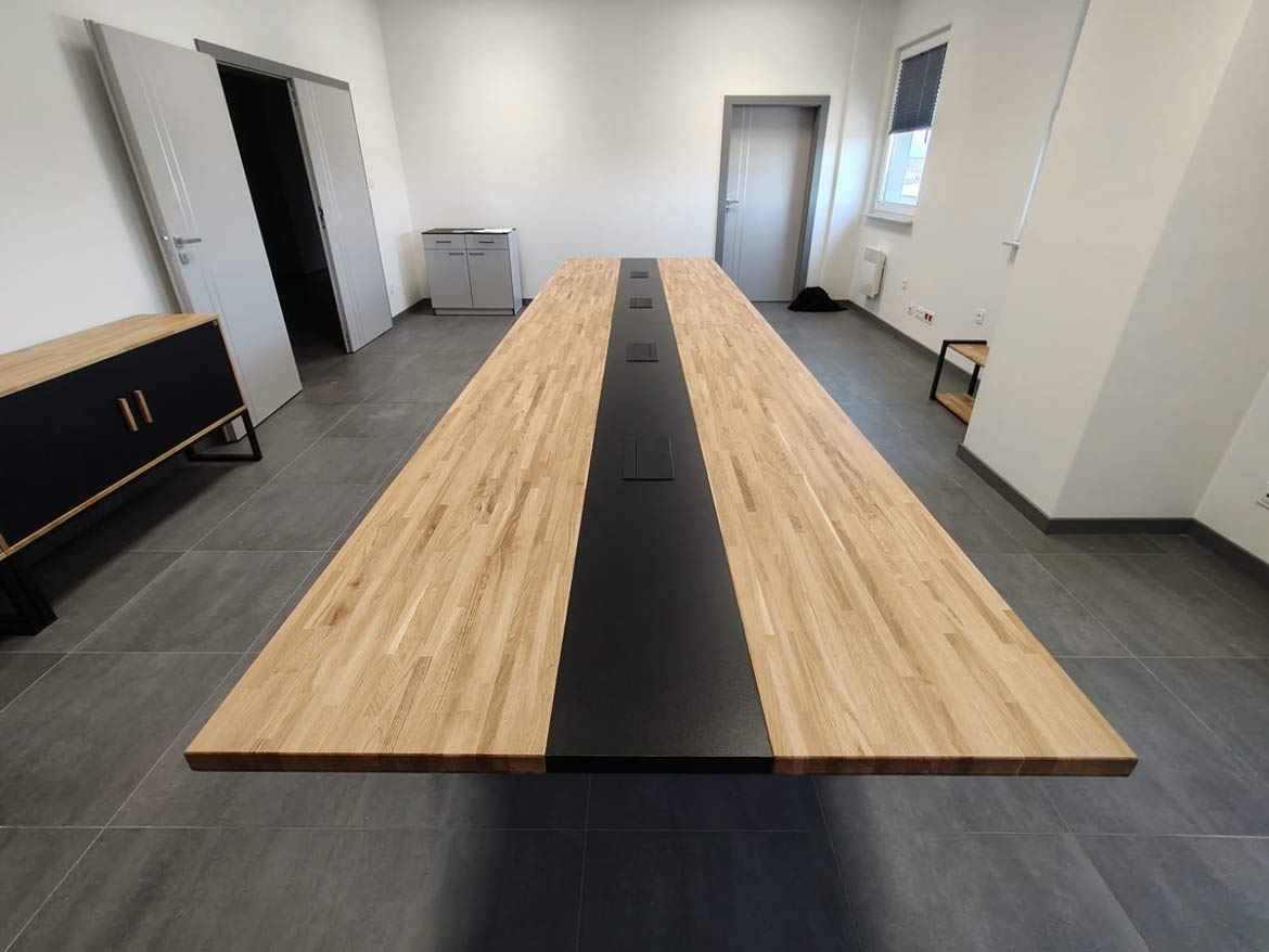 10-metrowy stół konferencyjny dla Grupy Polmlek w Warszawie