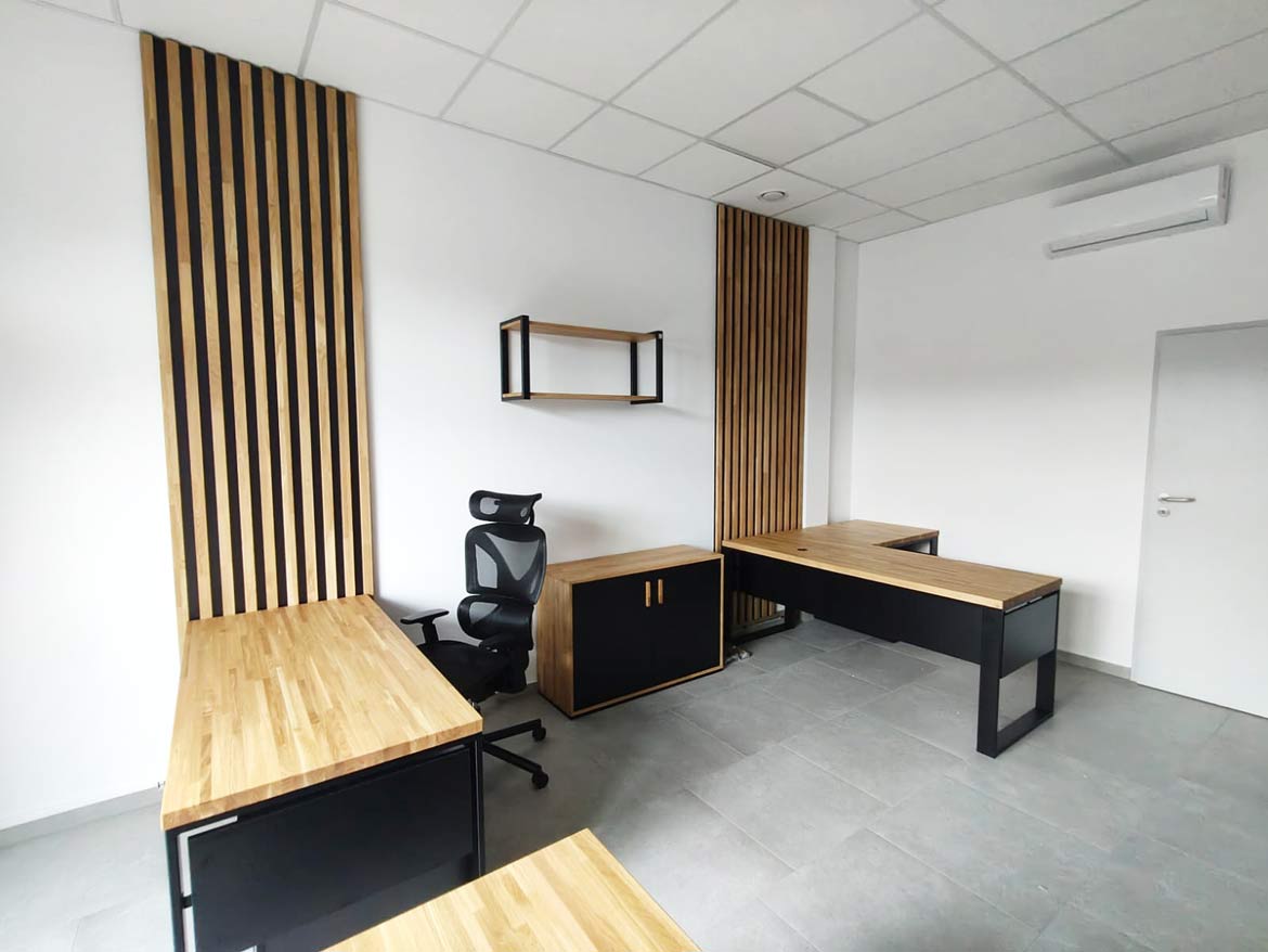 biurka z kontenerkami