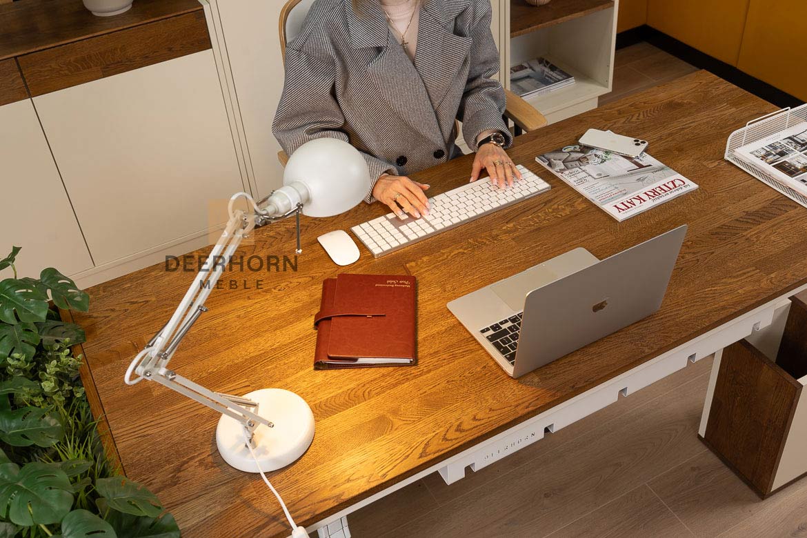 biurko do pracy siedzacej