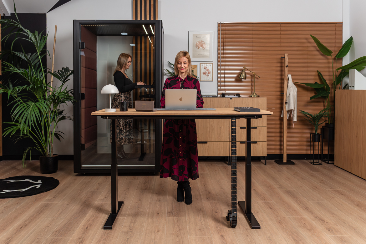 biurko-do-pracy-siedzaco-stojacej biurko do pracy siedząco-stojącej