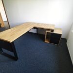 Biurko narożne z kontenerkiem dla AGM Łabza Sp. z o.o.