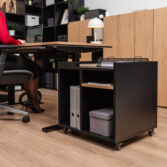 biurko regulowane idealne do mieszkania z wąskim kontenerkiem