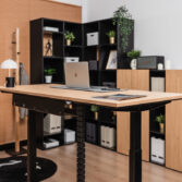 biurko z cichym silnikiem podnoszącym