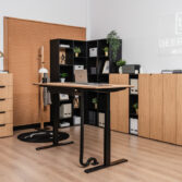 biurko z funkcją zmiany wysokości