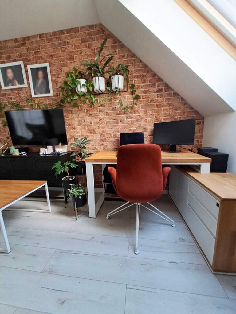 Biuro domowe na poddaszu dla Pani Iwony z Wrocławia
