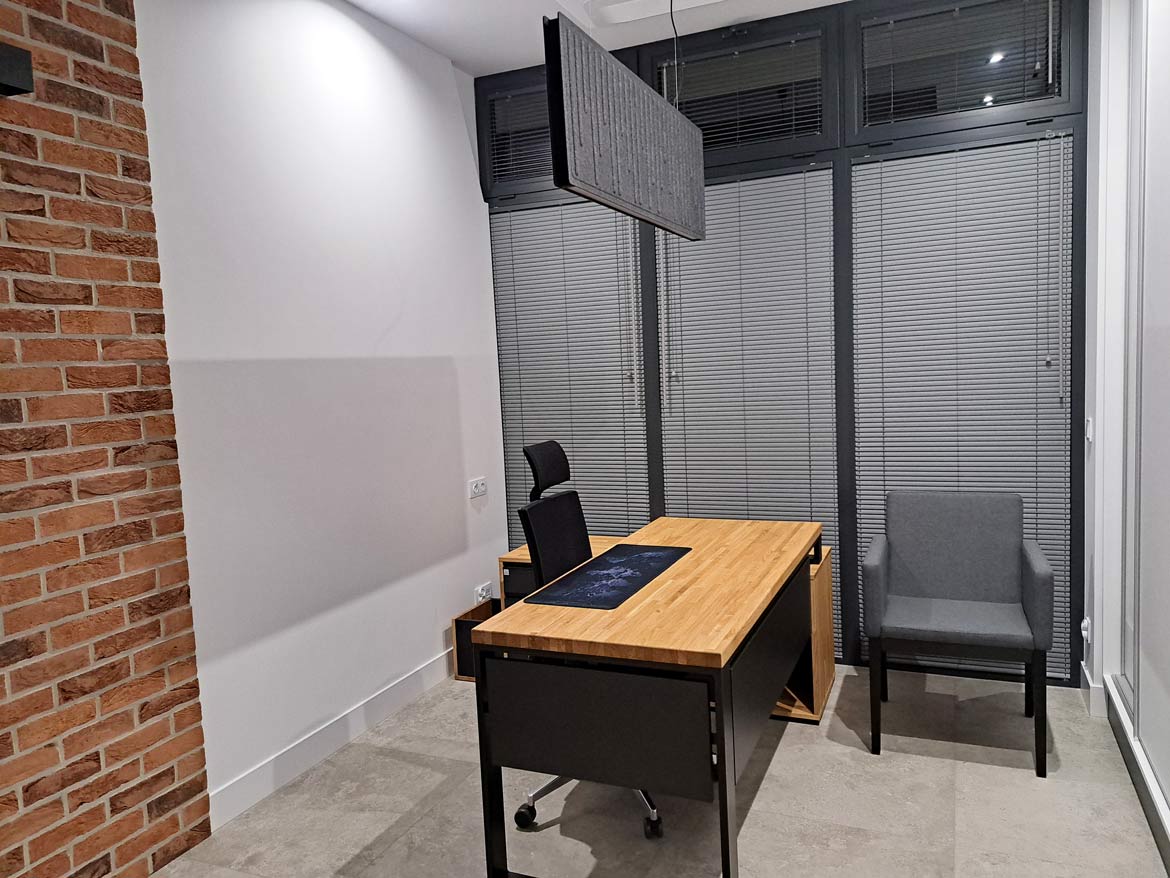 biuro open space z cegłą