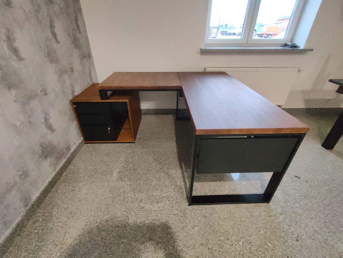 Biuro w kolorze cuban cigaro dla firmy Żwir Trans