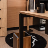 ergonomiczne biurko do pracy z laptopem w stylu nowoczesnym