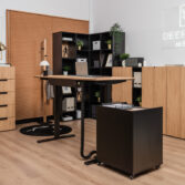 ergonomiczne podnoszone biurko z kontenerkiem do biura