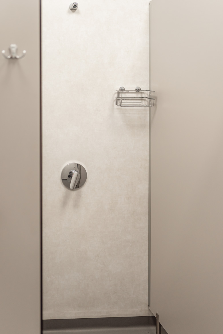 kabiny prysznicowe do klubu fitness